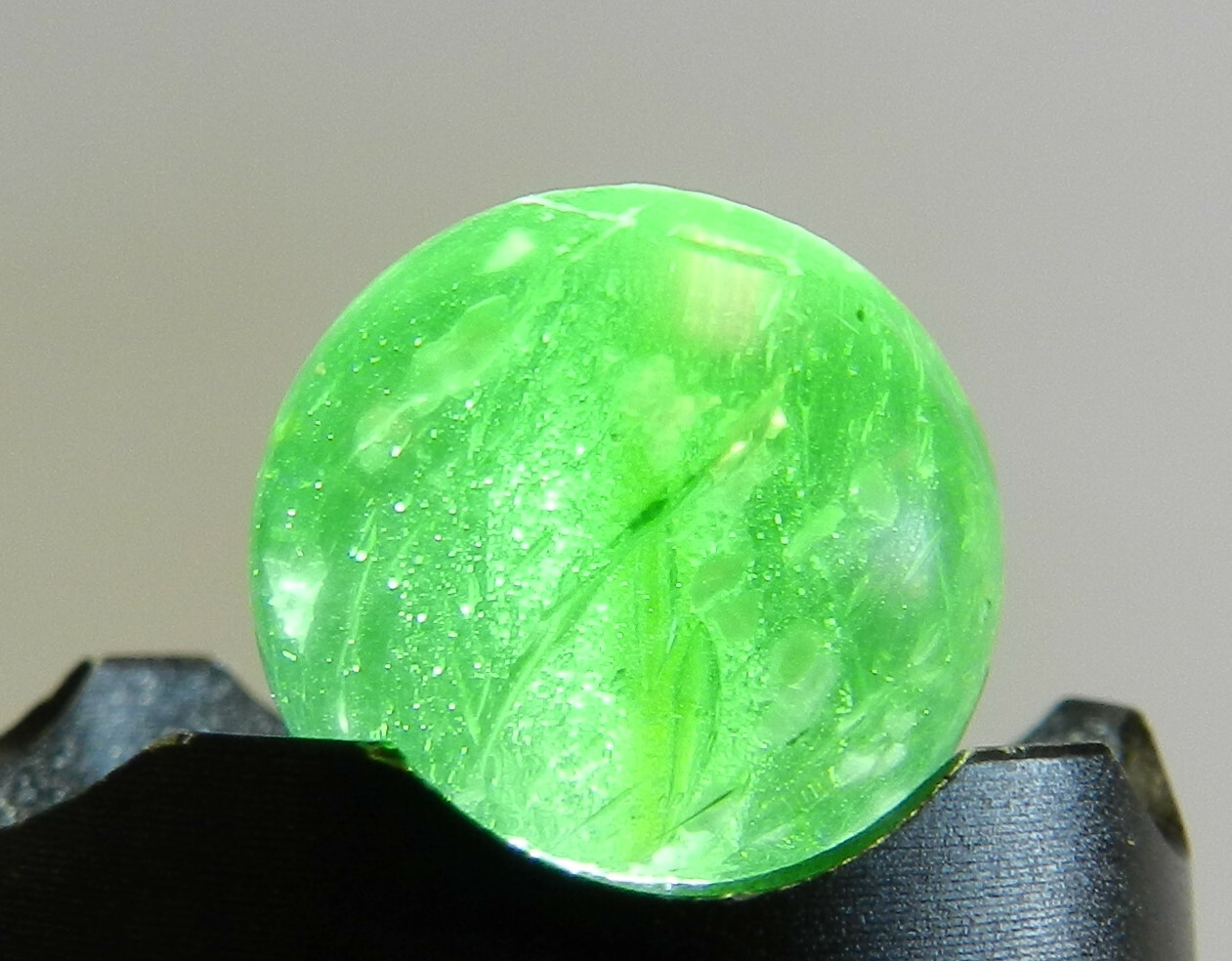 #12913m Vintage German Handmade Green Glass Mica Marble NM+ .59 Inches
