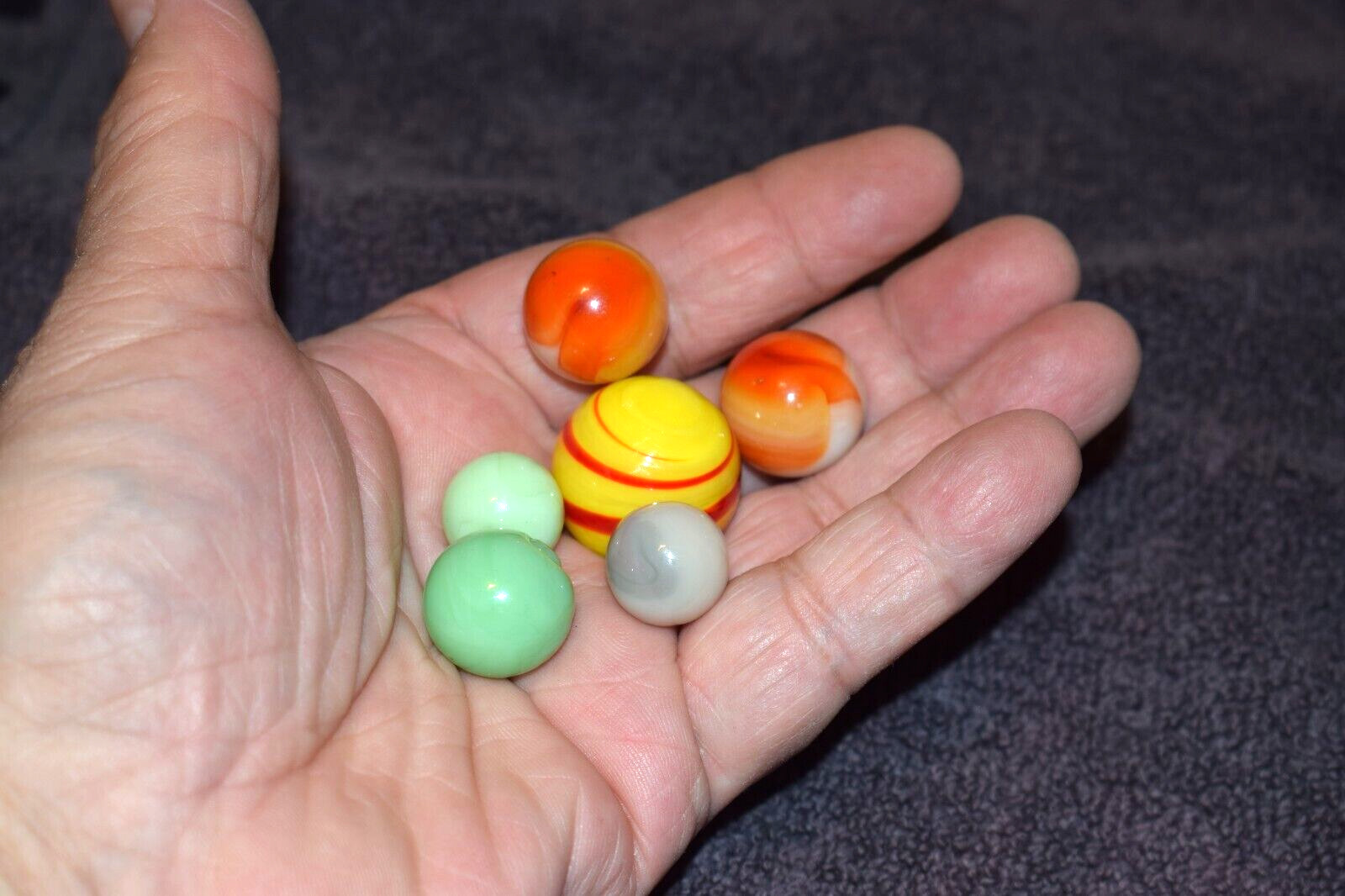 Vintage American UV Blacklight toy Marble lot of 5 Sizes range .593″ to 1.00″