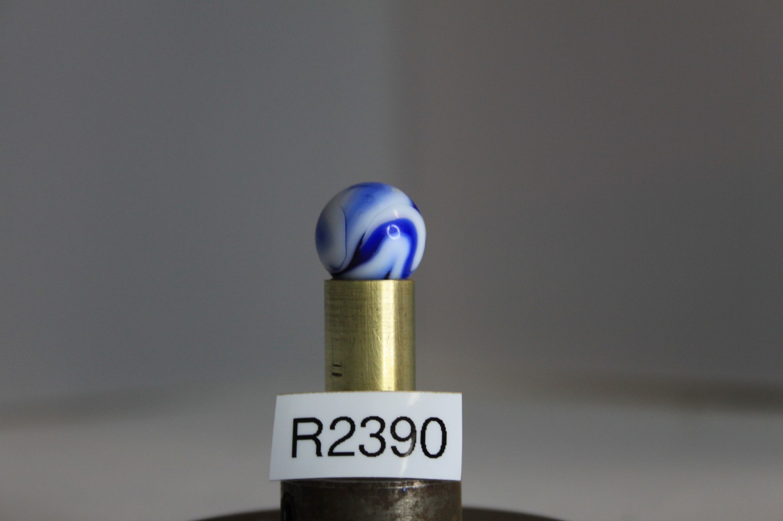 PELTIER GLASS MARBLE BLUE RACER SNAKE OPAQUE WHITE 5/8″ VINTAGE FLAME SPIRAL TOY