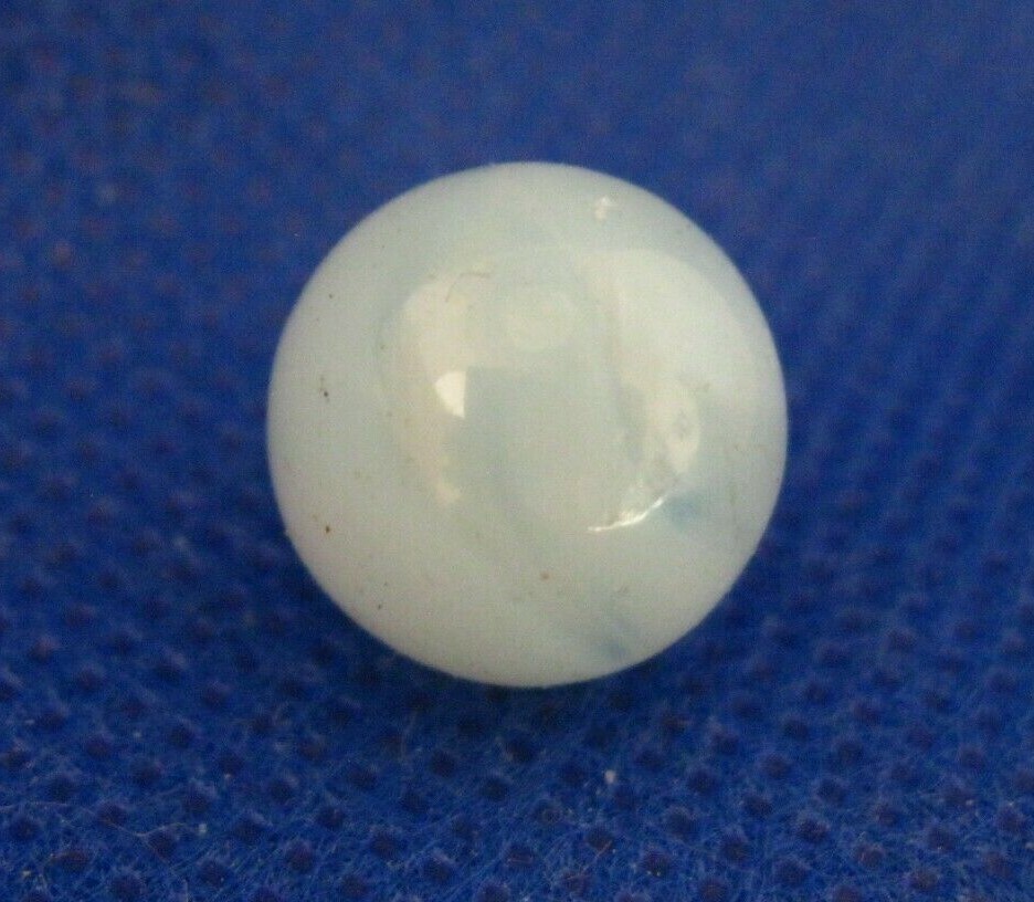 VTG WHITE GLASS PEEWEE MARBLE~SWIRL~SEMI TRANSLUCENT~1/2″/13 MM WIDE~USED
