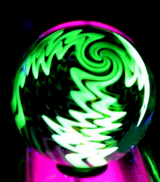 JOSHUA JUSTICE GLASS MARBLE/1.728″-DARK RAINBOW UV-NEON GREEN UNDER BLACKLIGHT