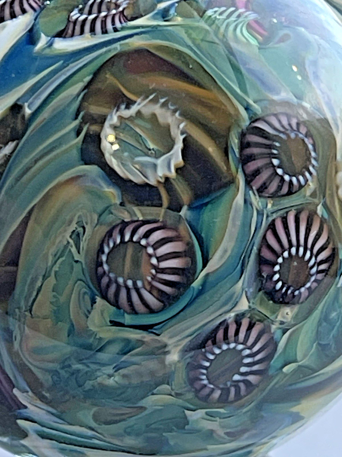 05 BOBBIE & EDDIE SEESE MARBLE SIGNED DICHROIC GLASS ART 1.95″ JELLYFISH FIELDS