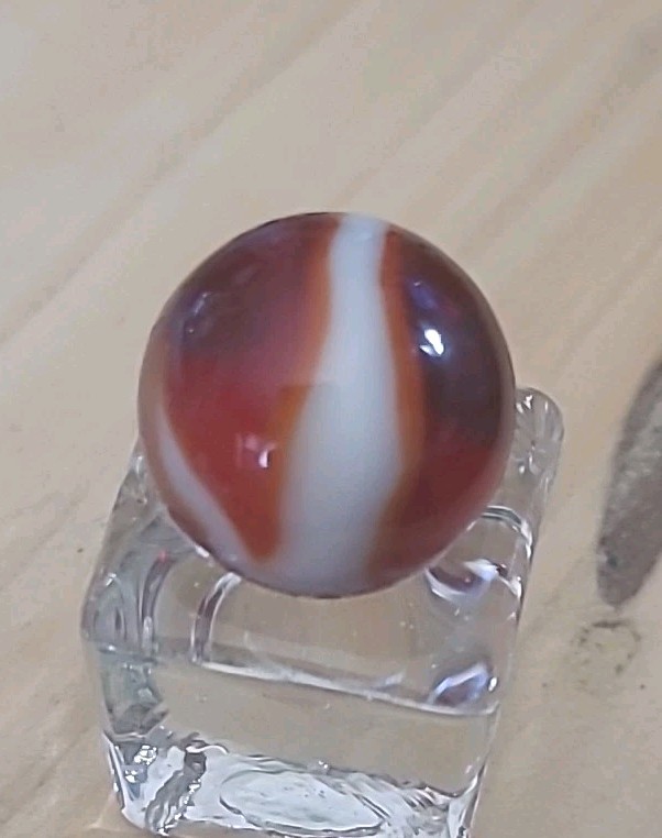 18 mm Marble Translusent Red, w/ White & Orange Swirls, NM/-M