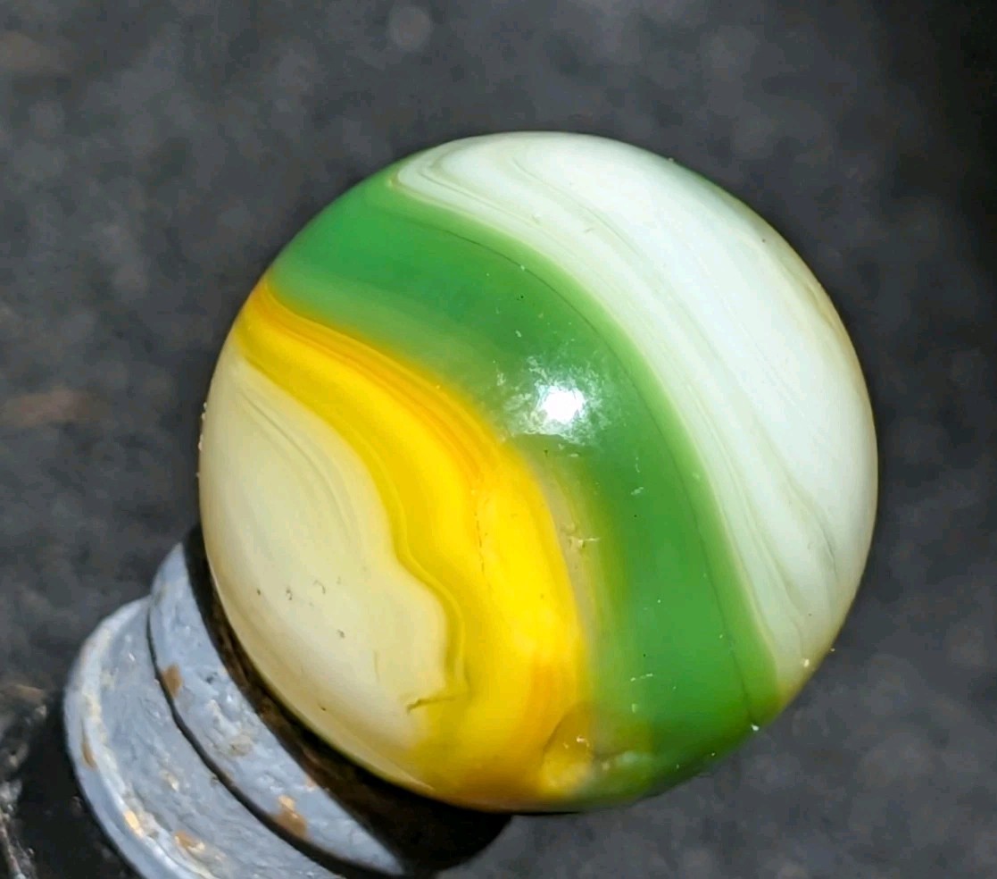 SHOOTER SIZE Akro Agate Lemon Lime Popeye-Ade Marble Hot UV Action 23/32″ NM 8.5