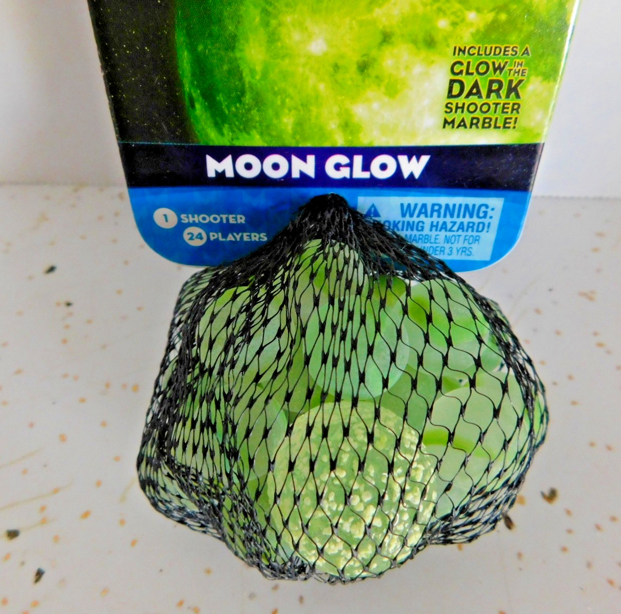 Mega Marble MOON GLOW MARBLE NET 24 Player Marbles & 1 Glow In Dark Shooter