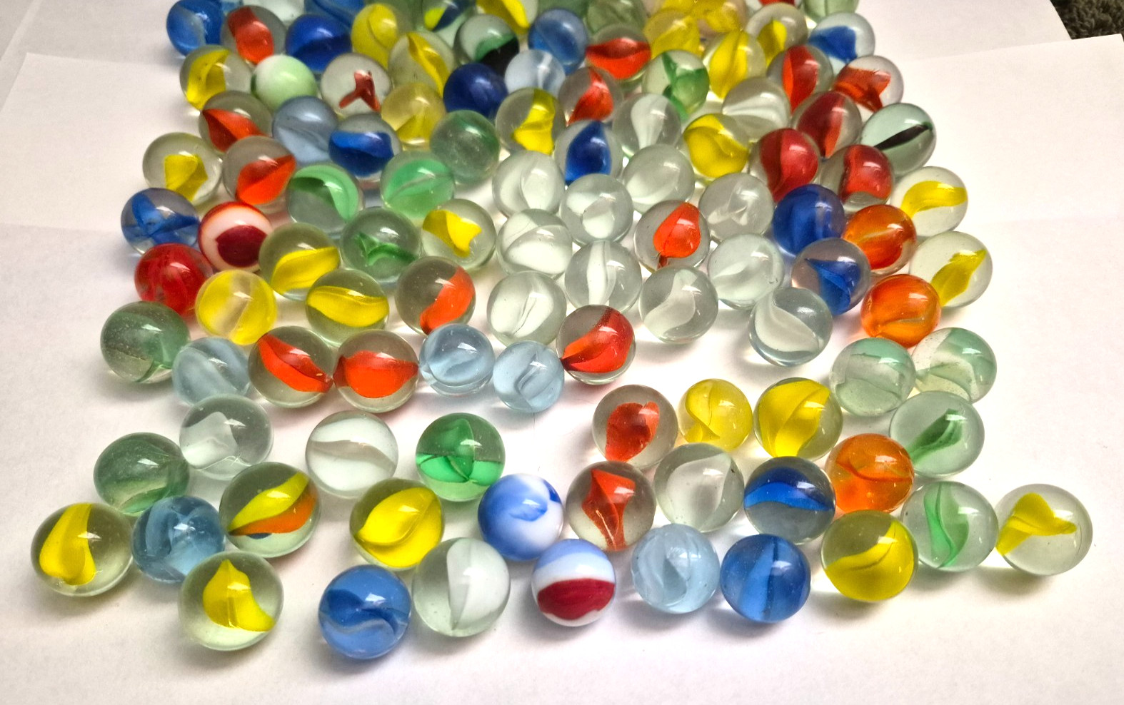 Lot 208 VTG 1960’s/70’s Glass Marbles Agate Swirl Pearl Cats Eye Milky Solid GUC