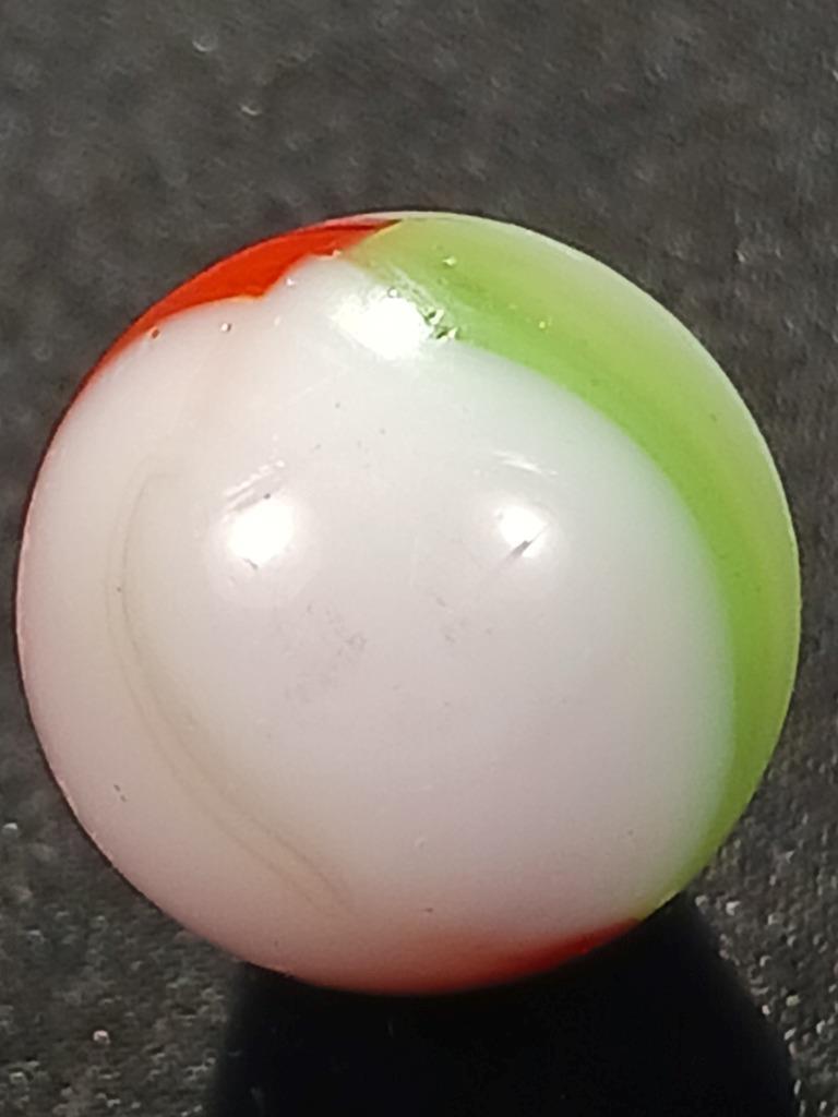 Vitro Agate .55″ Christmas Tri-Lite Red Green White Near Mnt Serious Marble A216