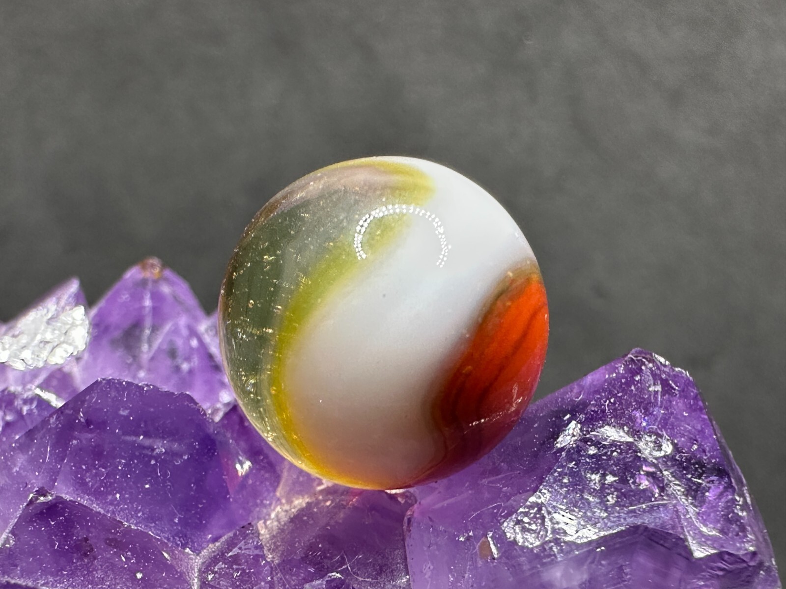 DESIRABLE Vintage Vitro Agate UV GLOWING Conqueror Patch Marble – .59″ WOW!