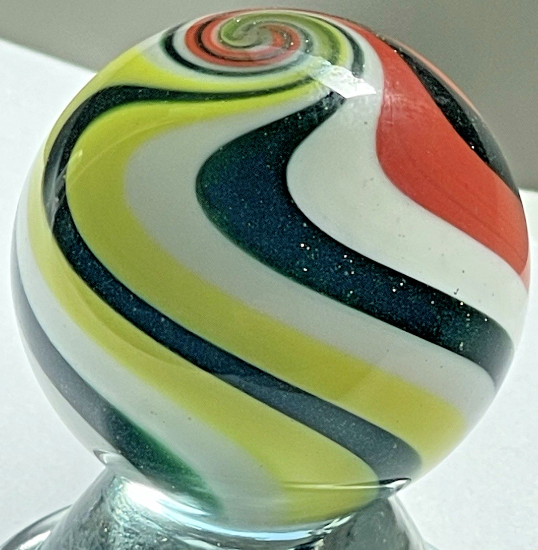 2015 RICK DAVIS MARBLE SIGNED HANDMADE GLASS ART 1.52 RED GREEN YELLOW WHITE