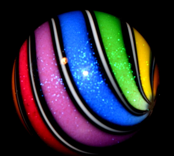 HOT HOUSE GLASS MARBLE/1.498″-DICHROIC BEACHBALL RAINBOW-REDISH PINK,LAVENDER+