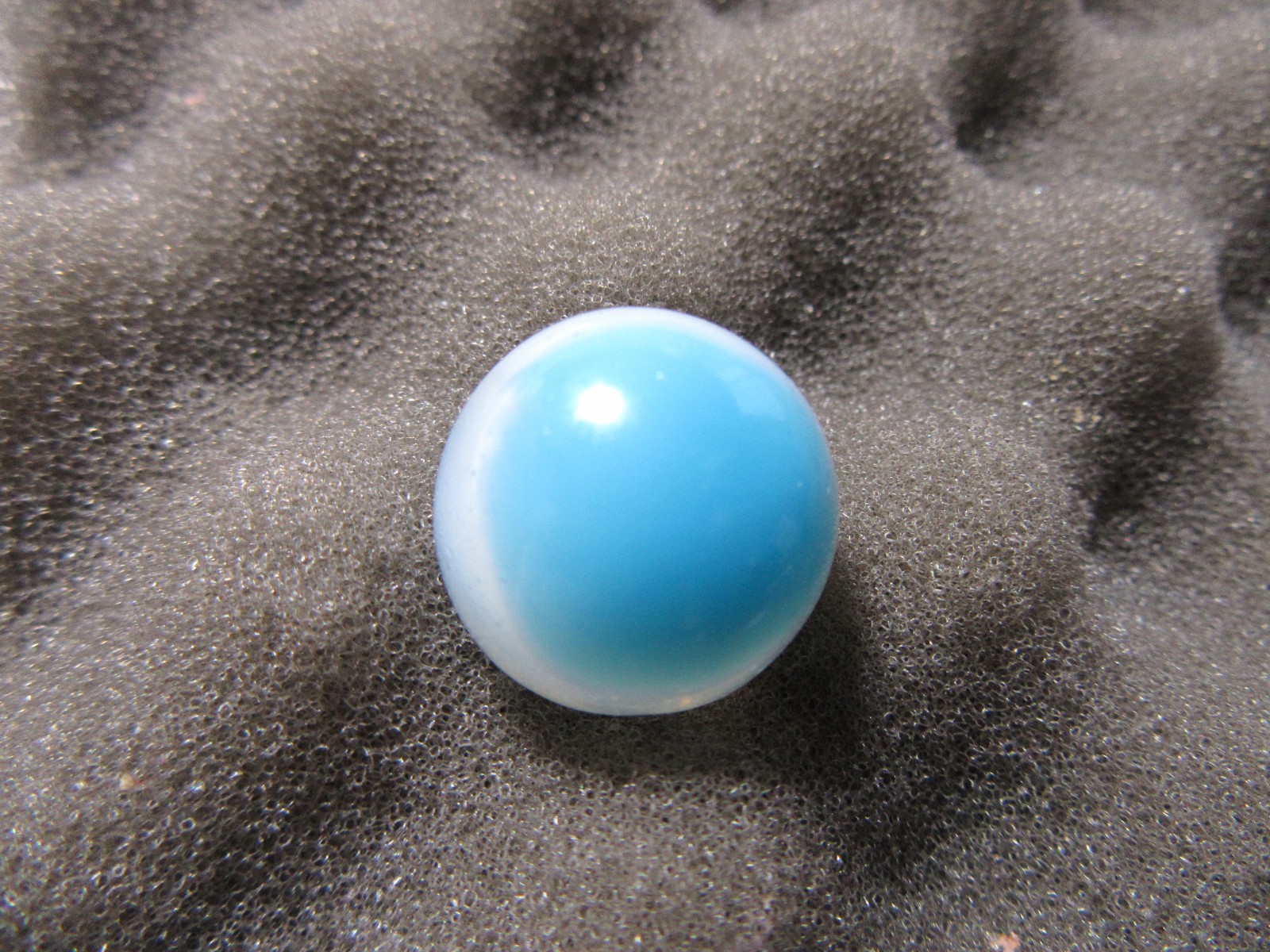 Beautiful Vintage VITRO CONQUEROR MARBLE Light Aqua and Wispy White 21/32″