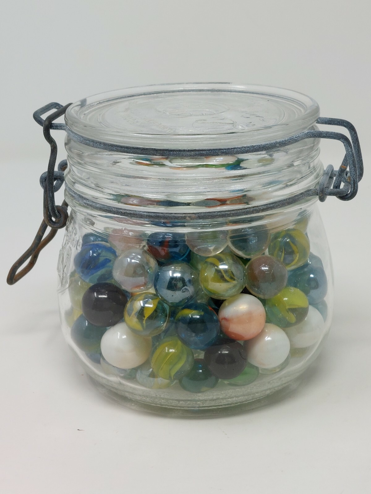 VINTAGE LE PARFAIT JAR WITH 125+ VINTAGE MARBLES