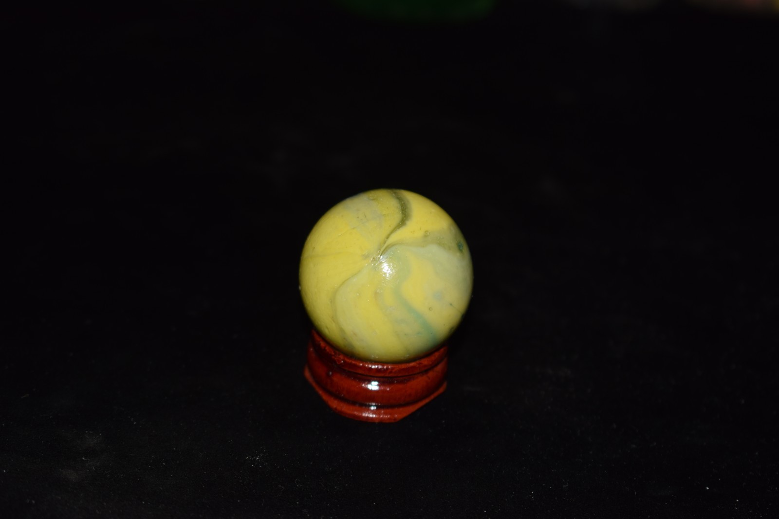 👴👵➖⏩ HTF OLD Retired VACOR EGG🟡YOKE Collectors marble🦶Toebreaker size 1.375″