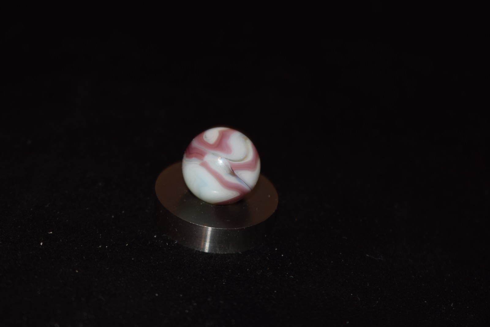 ⭐Vintage Alley/Ravenswood Lavender Opalescent Base Marble Size .625″=5/8″ MINT