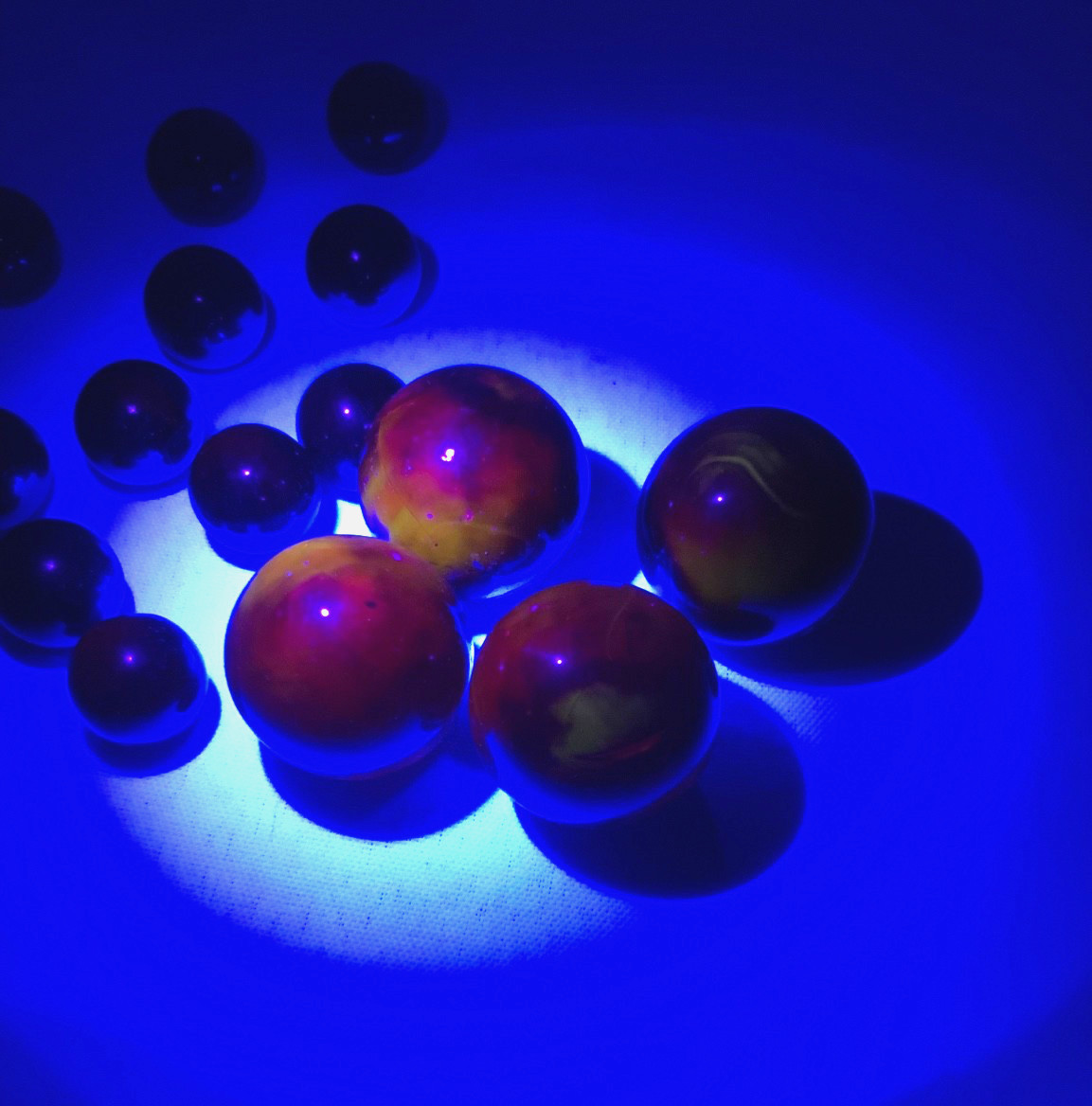 4 Vintage Hard To Find 3/4 Inch Red Cadmium Glass Shooter Marbles 11 small ones