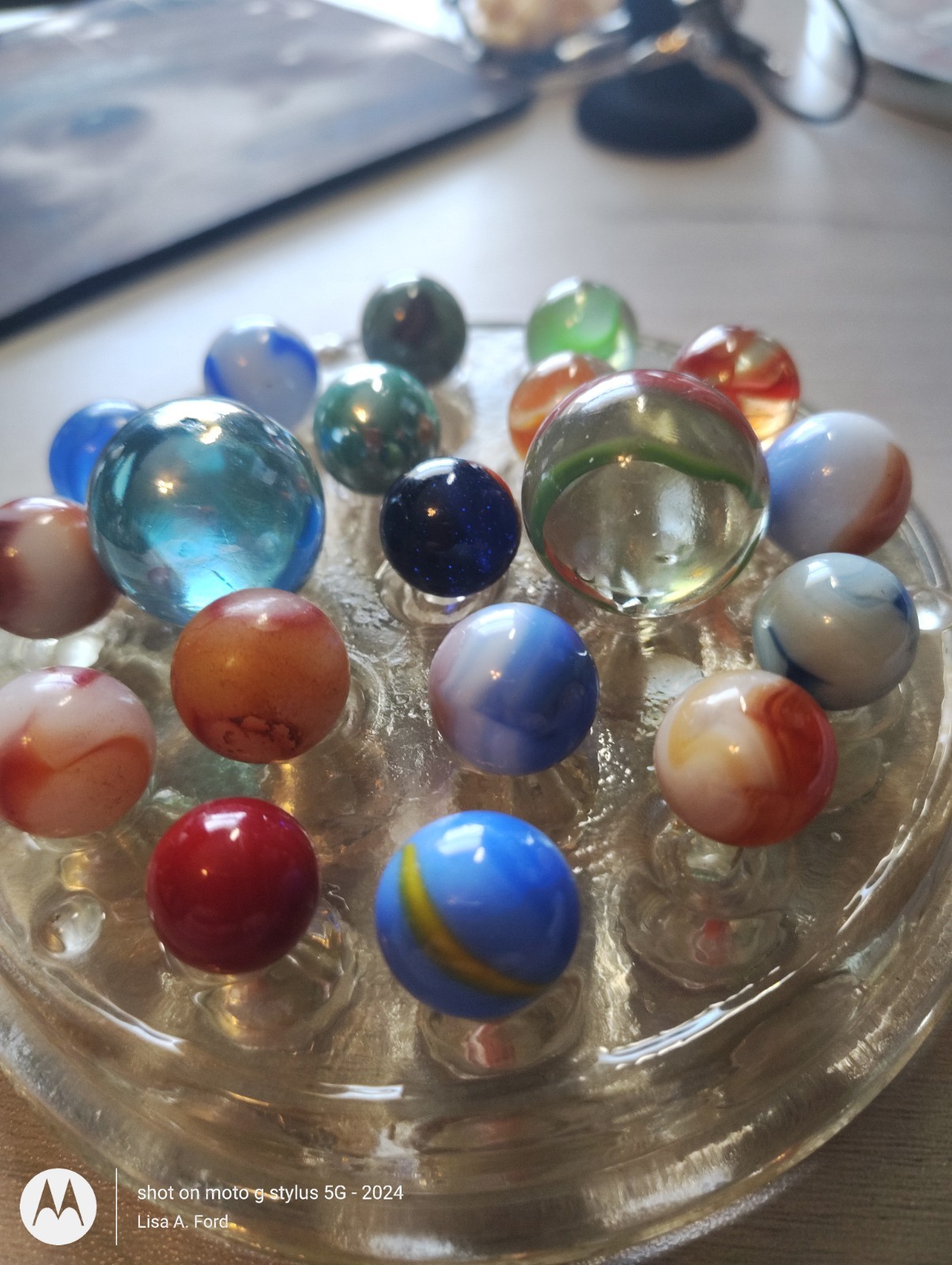 Vintage Glass Marble Lot – 19 Marbles – 4 Large 1″ Shooters, Swirls, Transparent