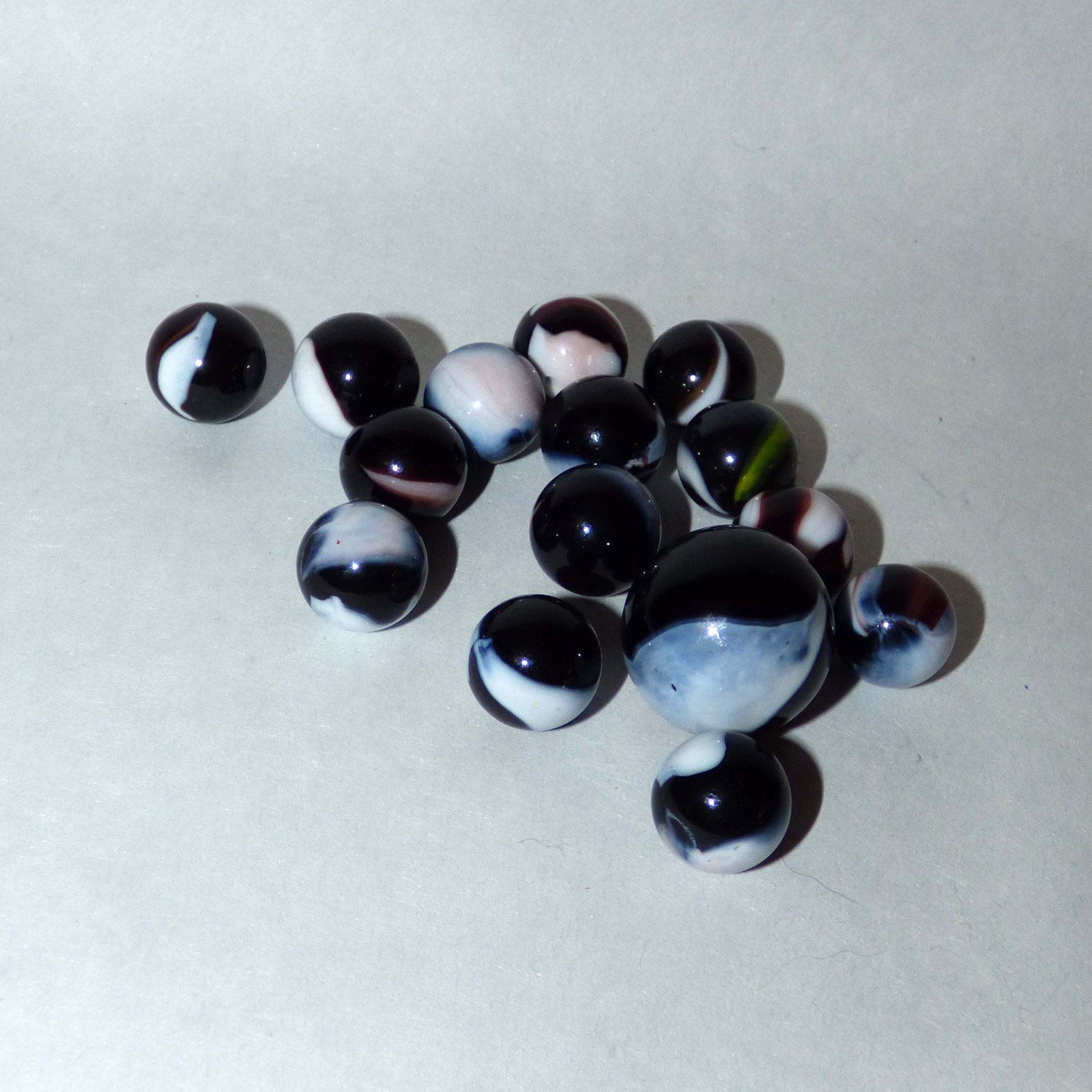 Vintage Antique Black Opaque Orca Swirl Glass Marbles Set 14 + 2.5 cm Shooter