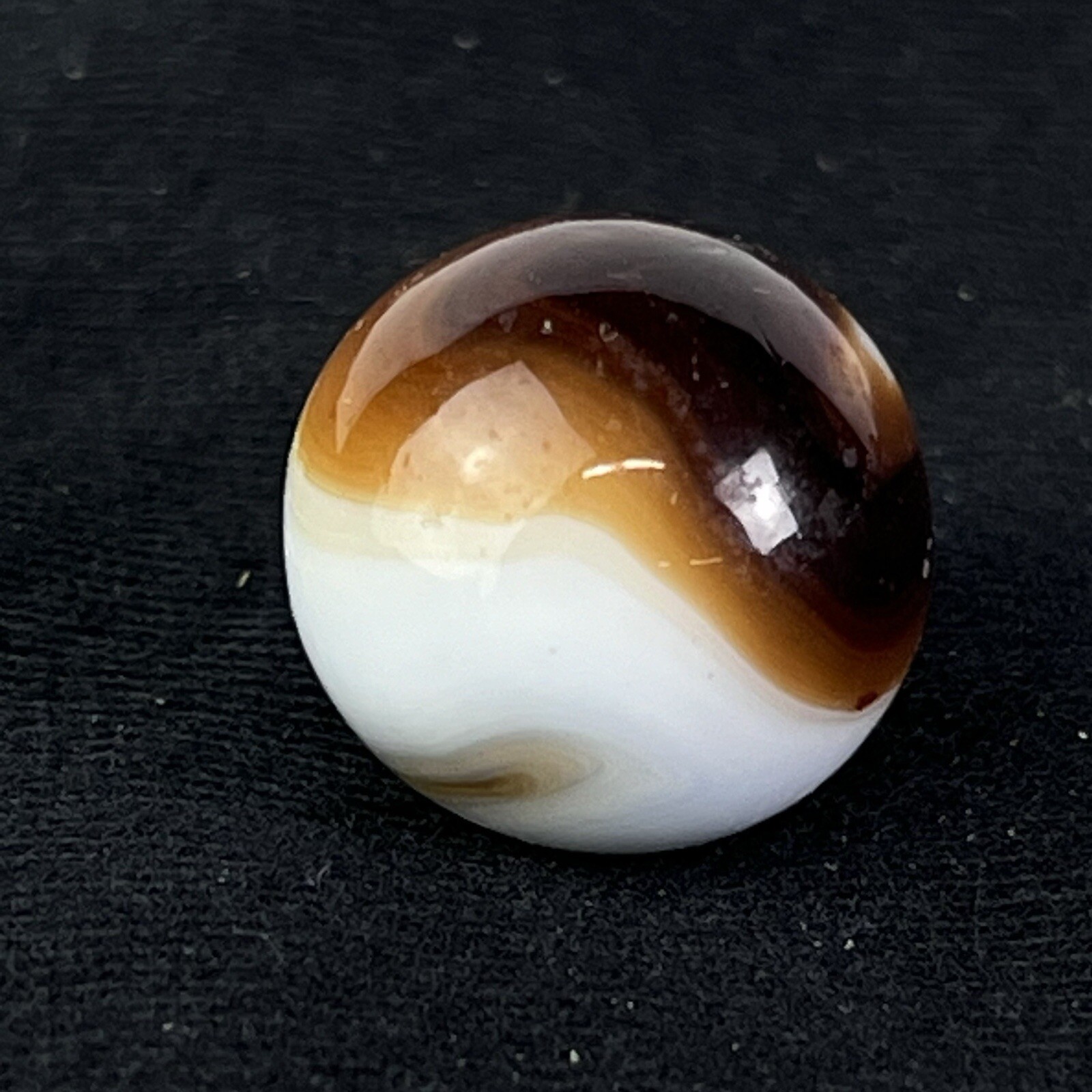 Vintage Akro Agate Peltier Art Swirl Glass Marble .64” White Brown