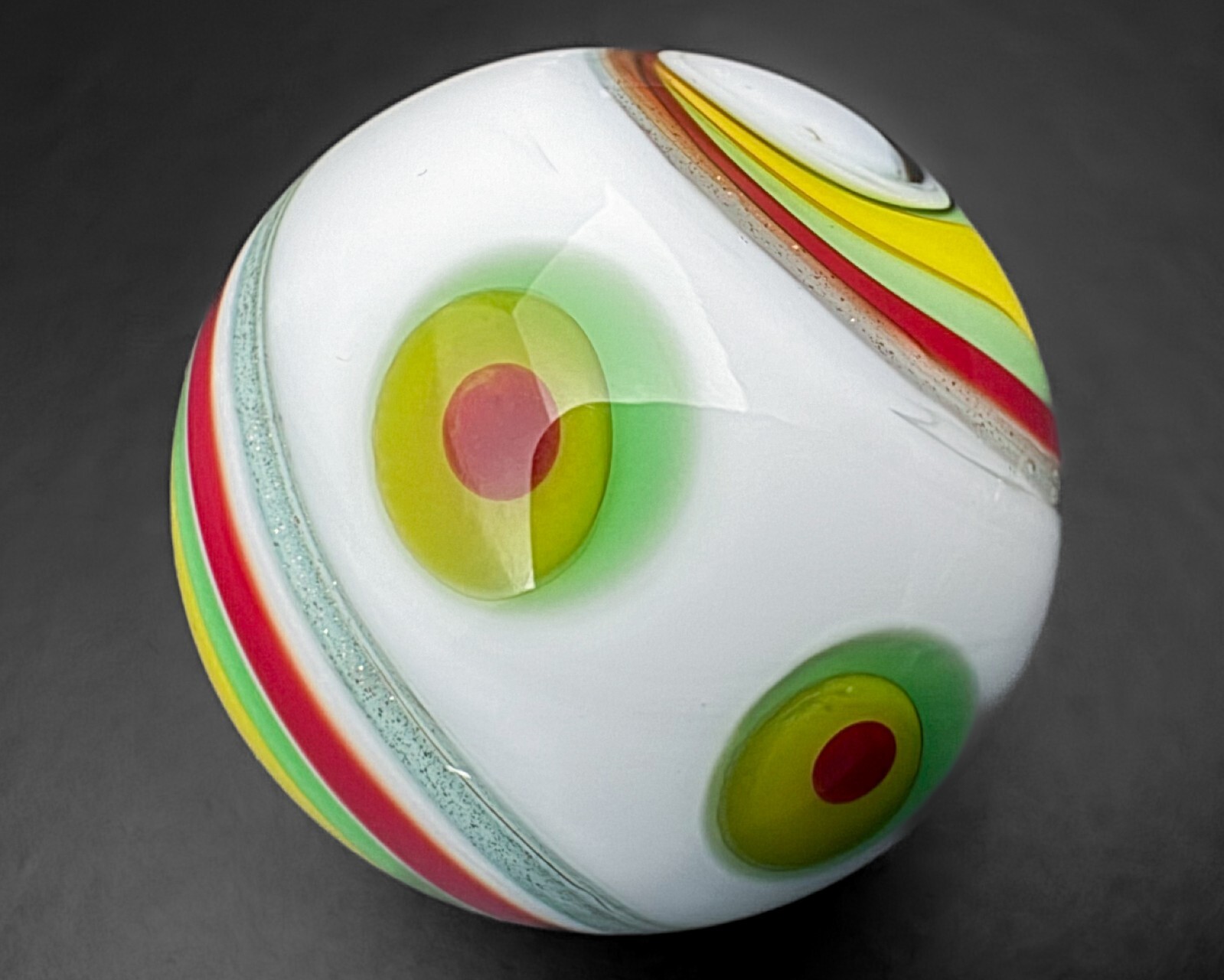 Greg Hoglin 1.12″ 2000 White Silver Green Spiral Handblown Art Glass Marble