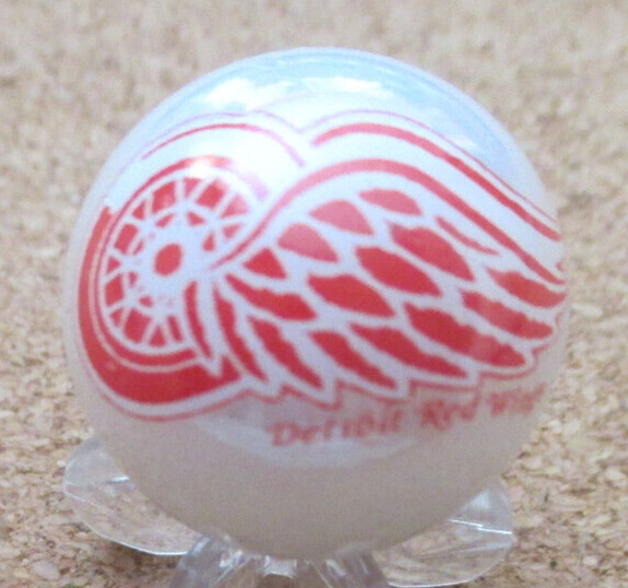 NHL: Detroit Red Wings Logo on a Pearl Jabo Marble #151 .932″ = 23.68mm