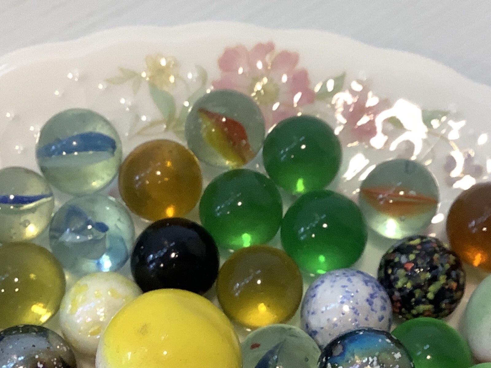 Marbles Glass In Large Candy Plastic Jar Lot 3 Toys Tom Bowlers