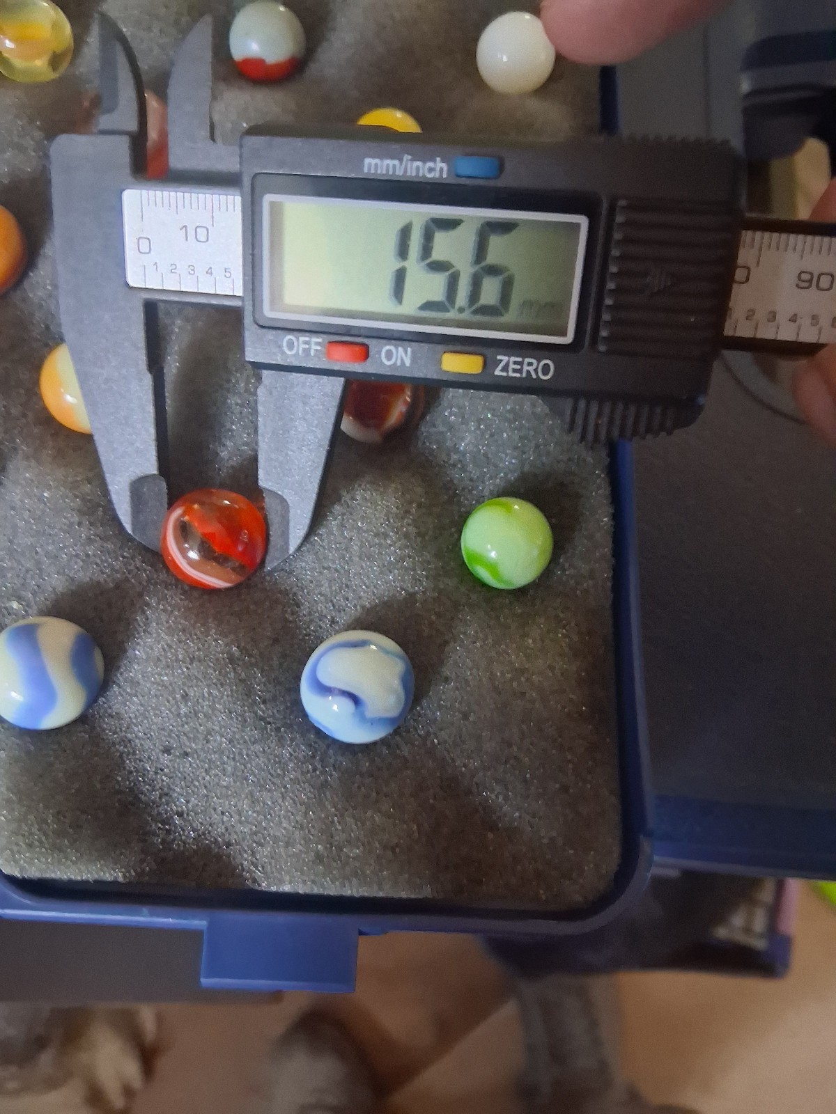 Vintage Mostly Flourescent Uranium UV Marbles W/ Case Akro Peltier Christensen ?