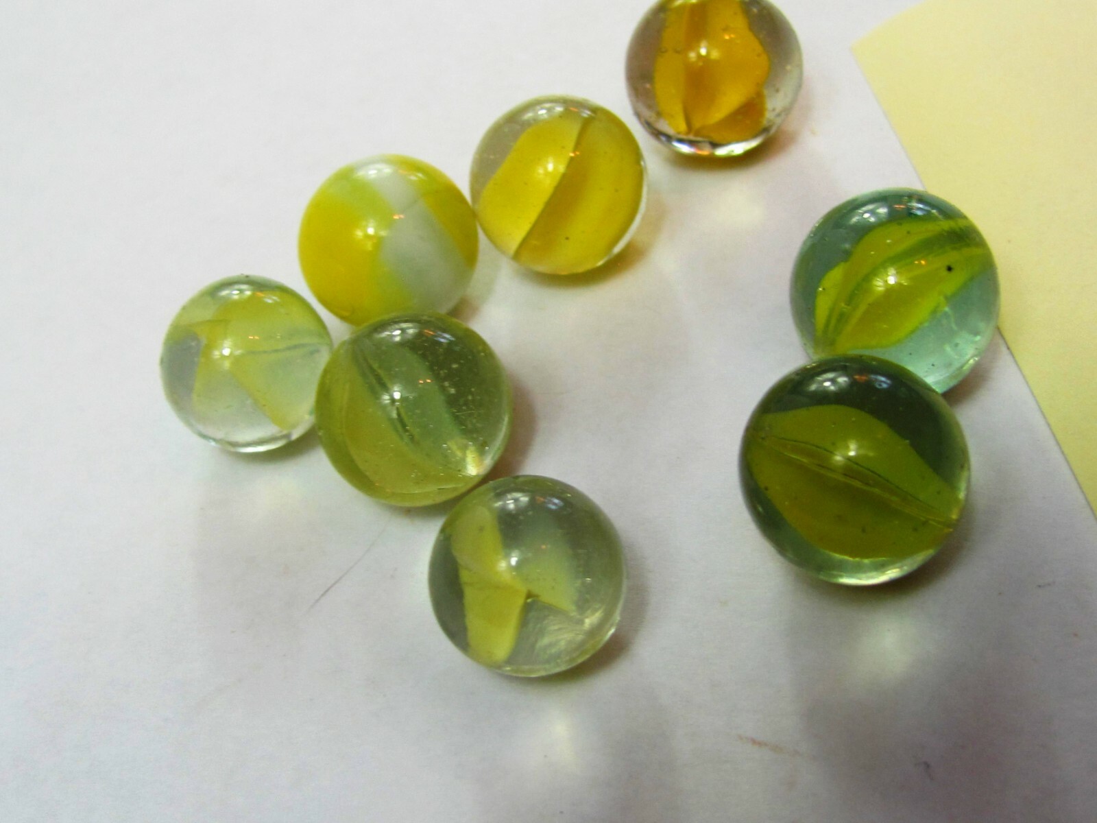Lot of 8 Vintage Marbles 1/2″ – 5/8″ YellowClear Double 4 Swirl Glass B131