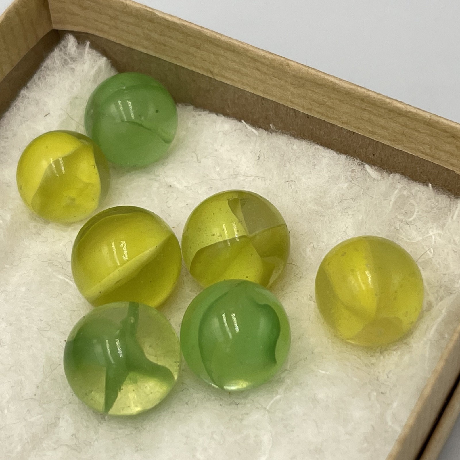 Vaseline Uranium Yellow Glass Marbles Vintage 9/16″ Lot of 7 Glows UV Reactive