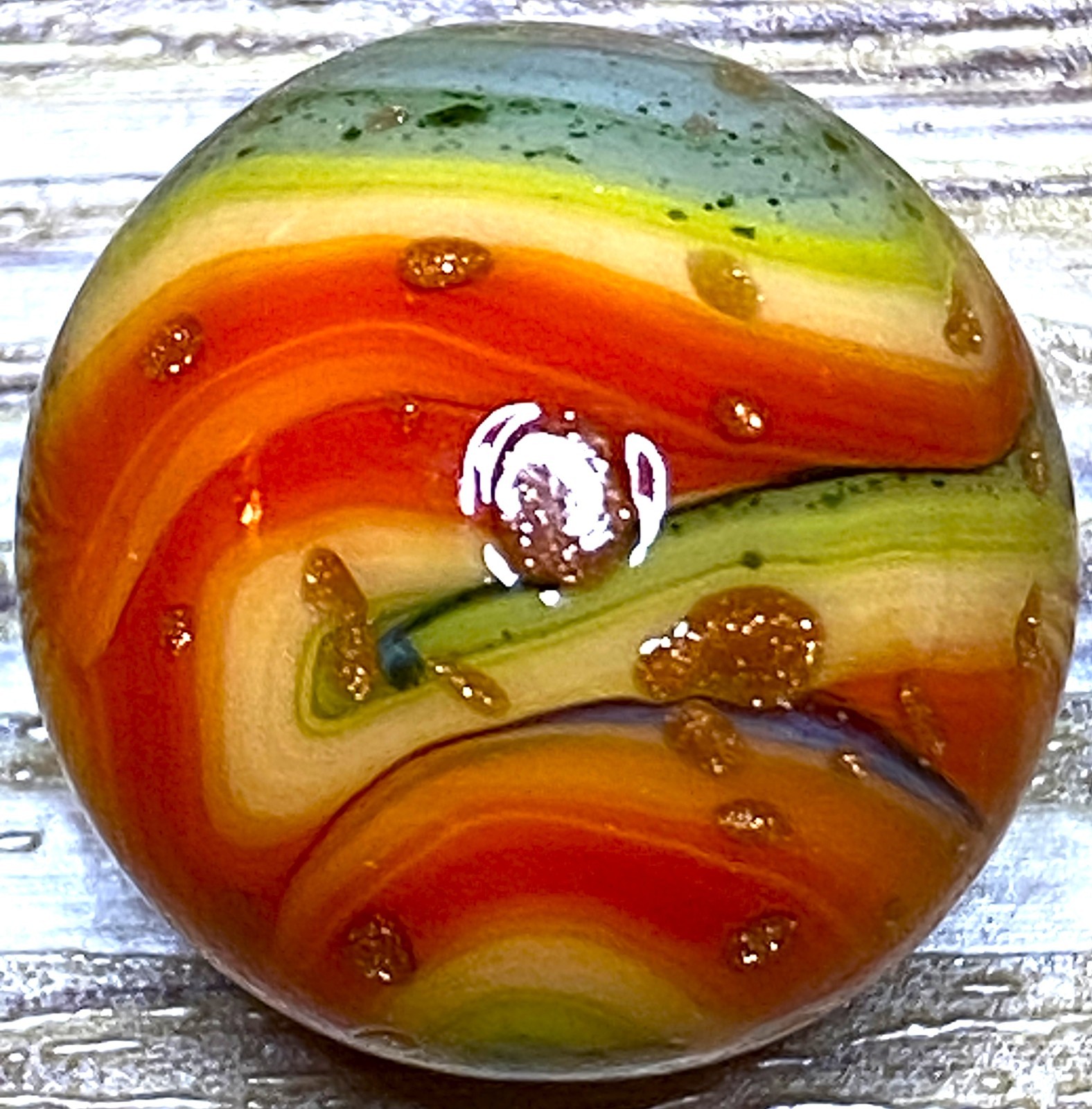 JABO/DAS INCREDIBLE GOLD LUTZ RAINBOW COLORS AVENTURIN SWIRLED SHOOTER .71″ M333