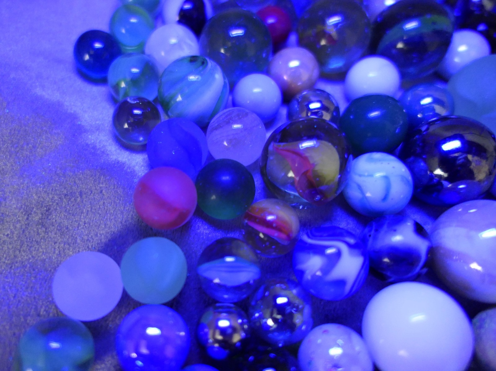 Lg Lot Vtg Marbles – Mixed Clay, Glowing, Cats Eyes, Solids, Shooters, Swirls