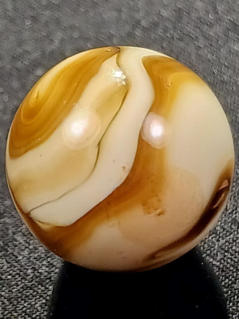 Akro Alley .56″ Browns to Tan Pearl White Swirl Near Mint Serious Marble A151