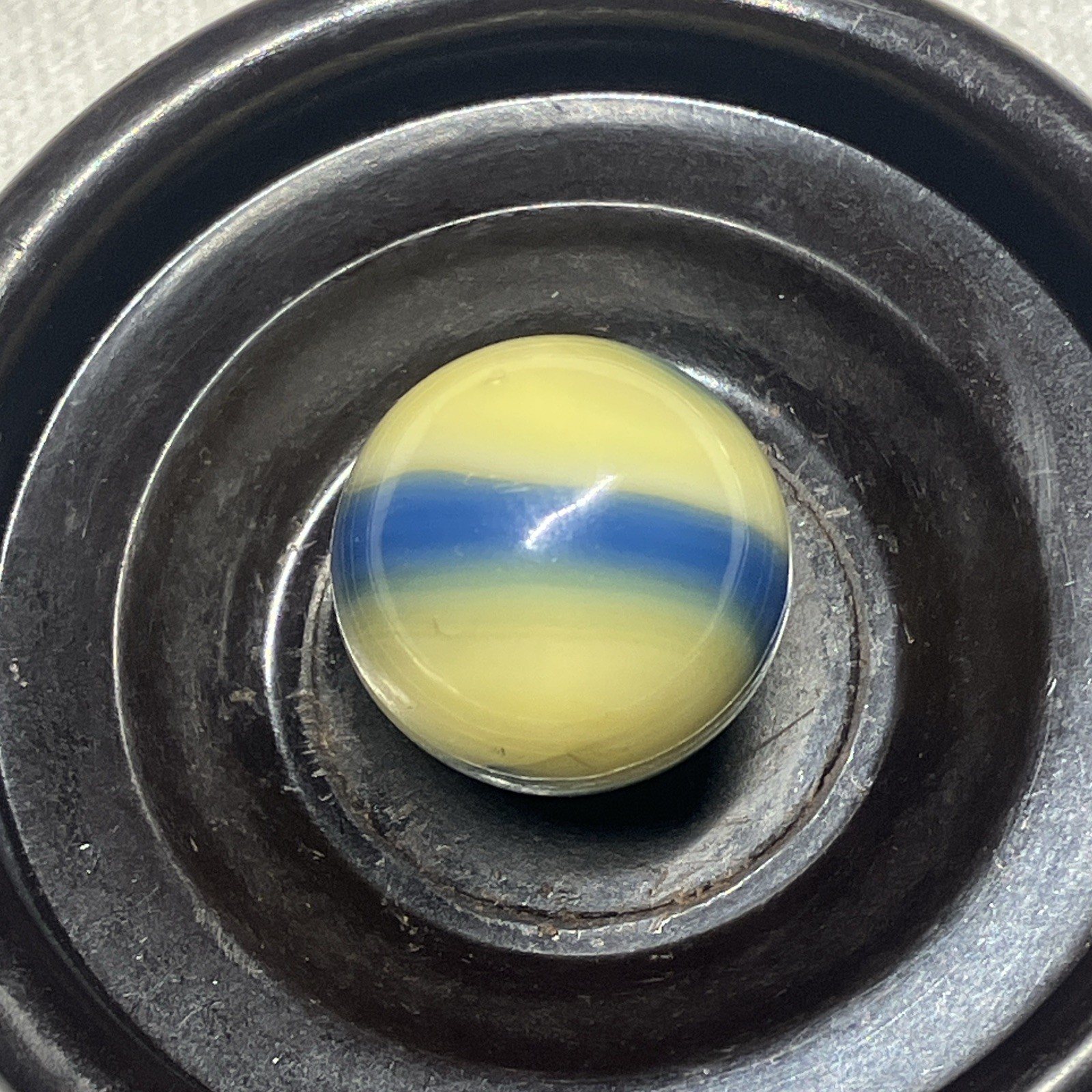 Vintage Akro Agate Corkscrew swirl banana yellow ocean blue glass marble wet