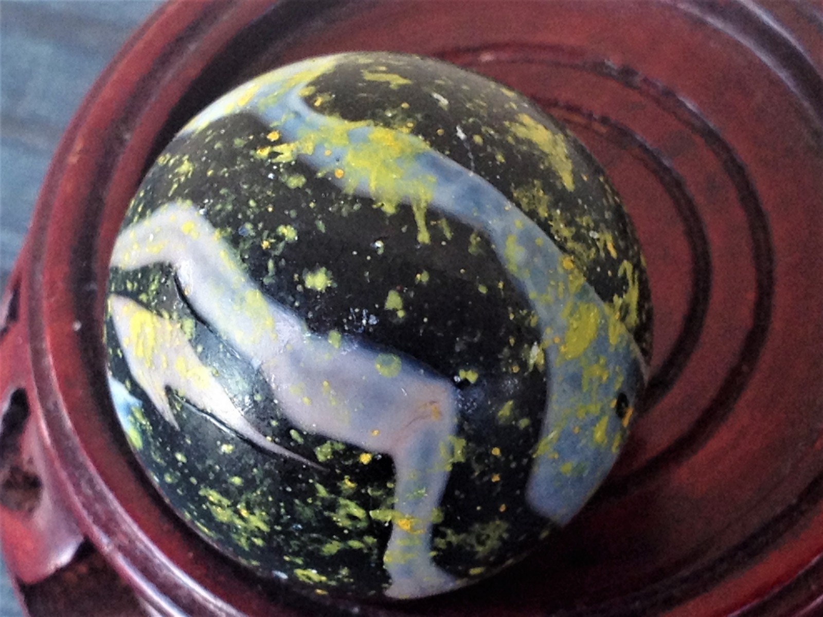 LARGE OPAQUE BLACK GLASS MARBLE 1″ SHOOTER VARIEGATED SWIRL WHITE SPECKLE YELLOW