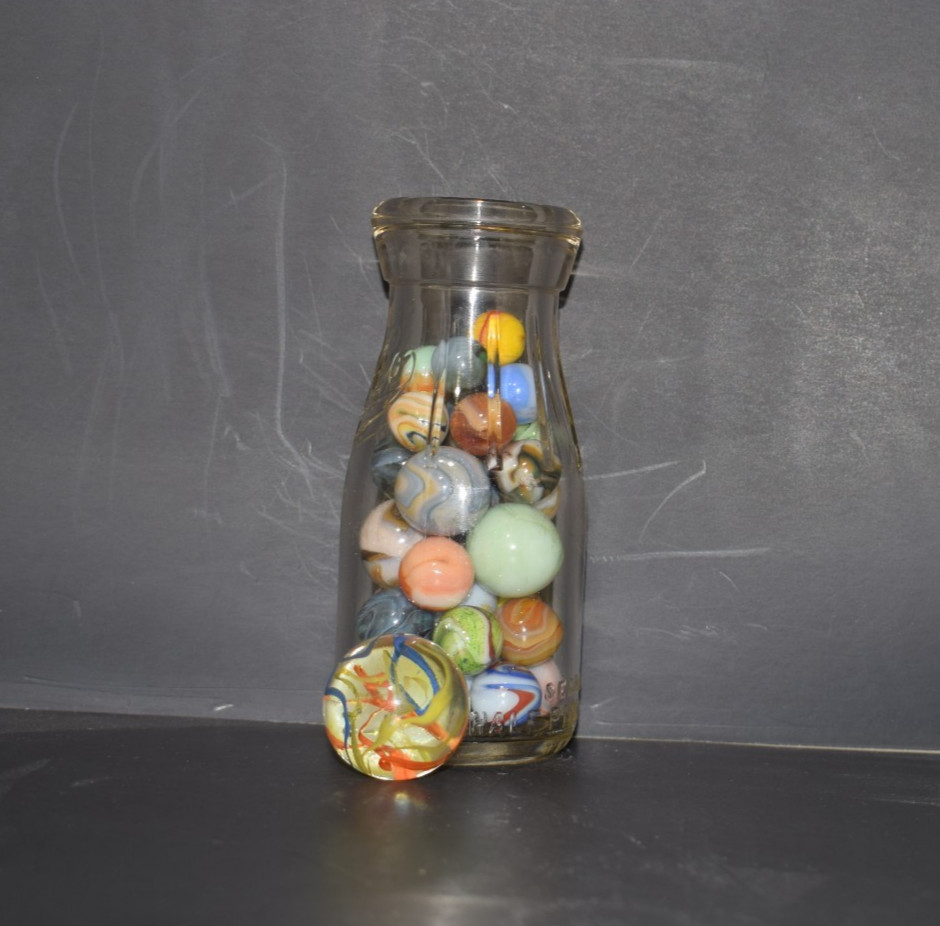 👩➖⏩JABO/DAS Colorful Marble lot of 37 Mixed runs & sizes in OLD MILK🥛 Bottle