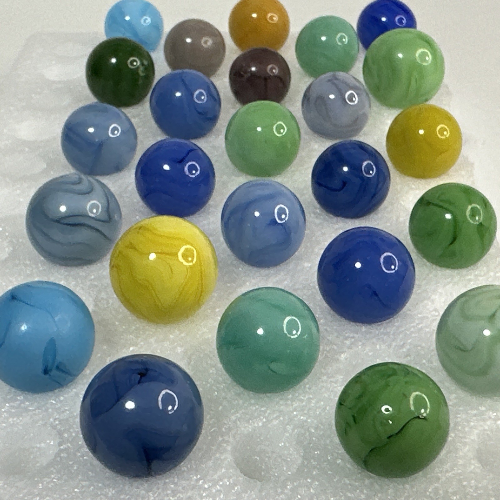 044 Lot Of 25 Champion Swirl Marbles! Beautiful Spread