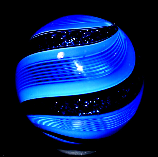 HOT HOUSE GLASS MARBLE/1.279″-ROYAL BLUE BANDED FINE LINER #68-ROYAL BLUE DICHRO