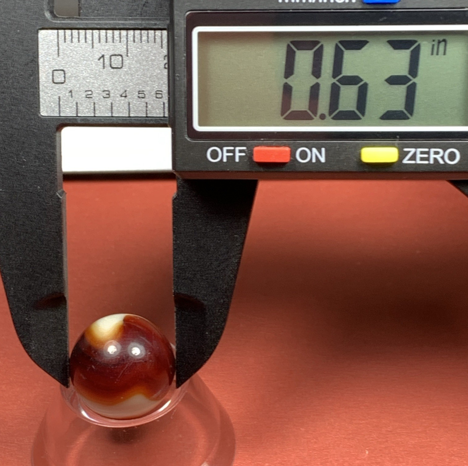 PRIZE NAME OR TWO COLOR ONXY AKRO AGATE SUPER SWEET .63″ BOX02/169
