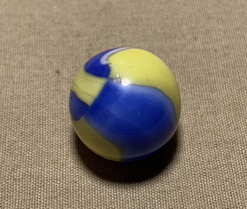 Vtg Marble King Cub Scout Blue Yellow White Rainbow Patch & Ribbon Marble 0.626”