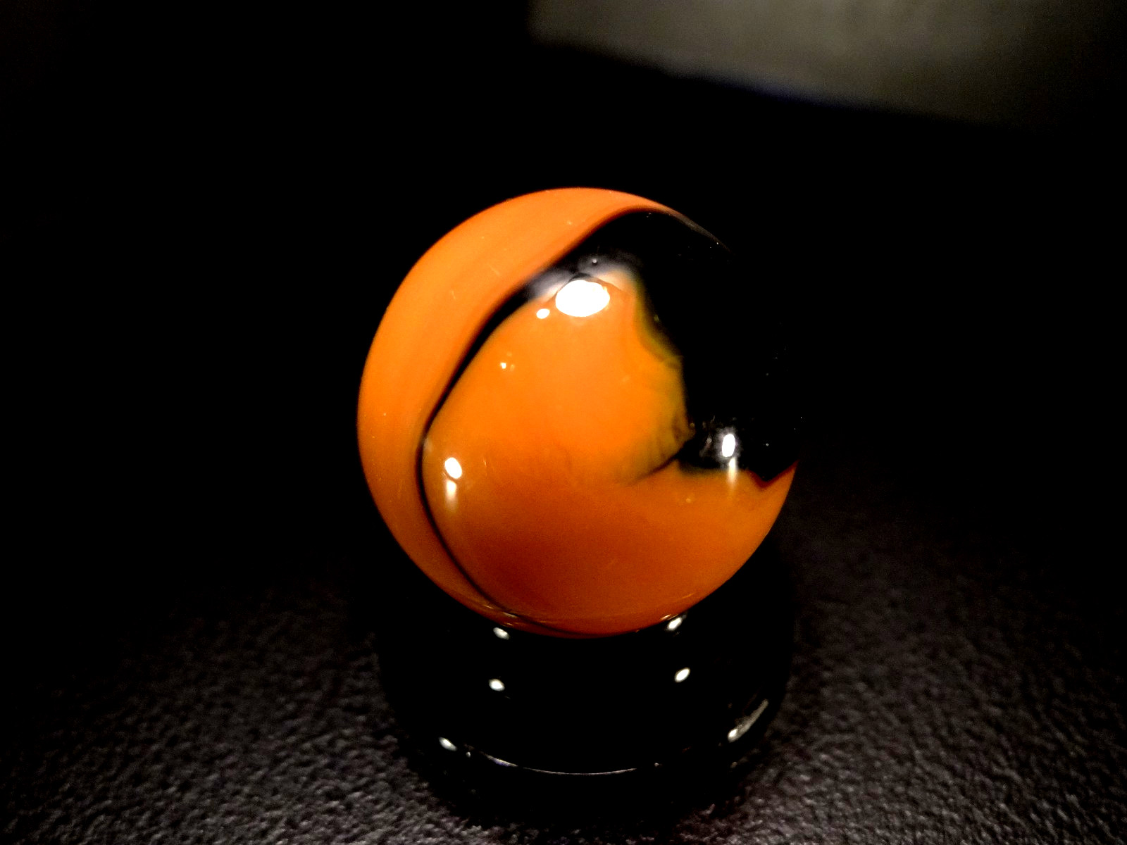 AKRO AGATE *PUMPKIN w / OXBLOOD COLOR * VHTF Pristine WET MINT “SHOOTER”