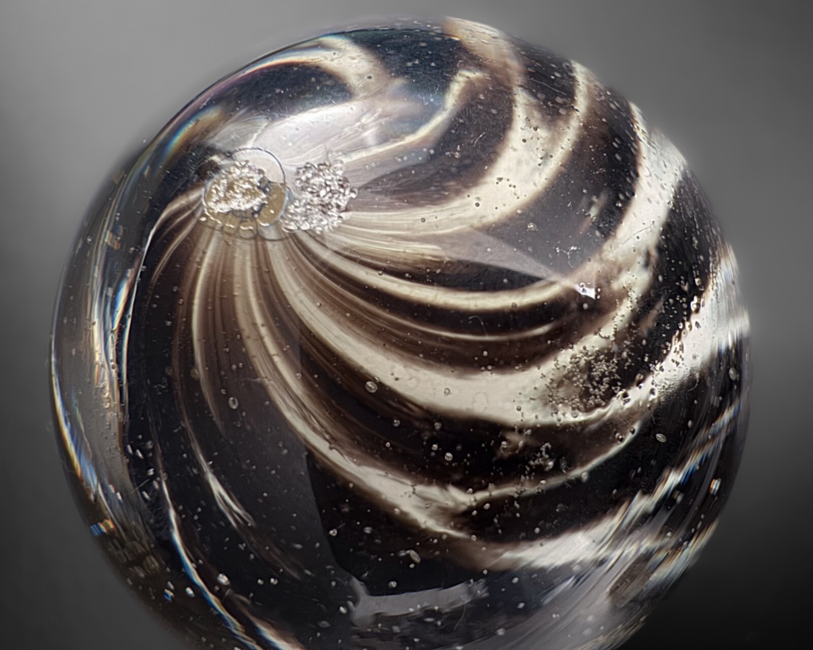 Andy Davis 1.4″ 2003 Brown Lampwork Swirl Contemporary Art Glass Marble