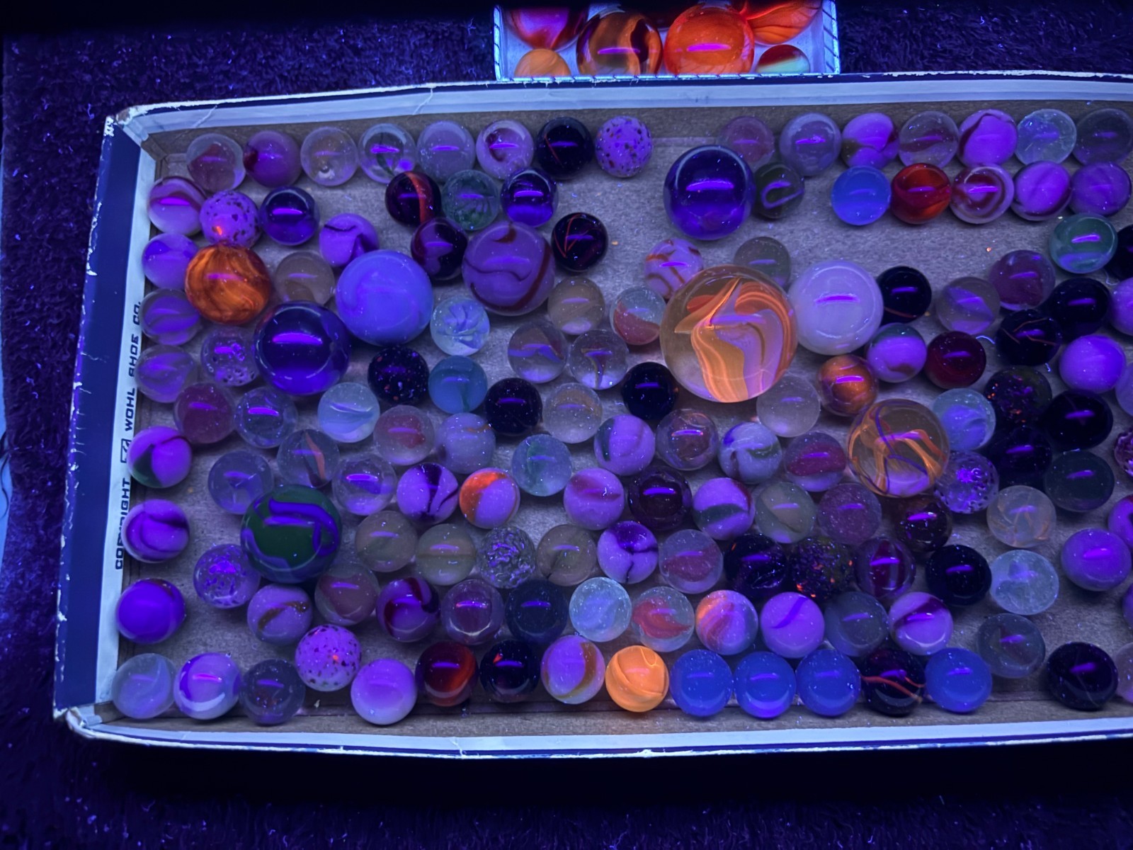 ESTATE MARBLES Akro Agate Glass BLACKLIGHT Uranium GLOW Shooters 1″ 0.6″ SWIRL
