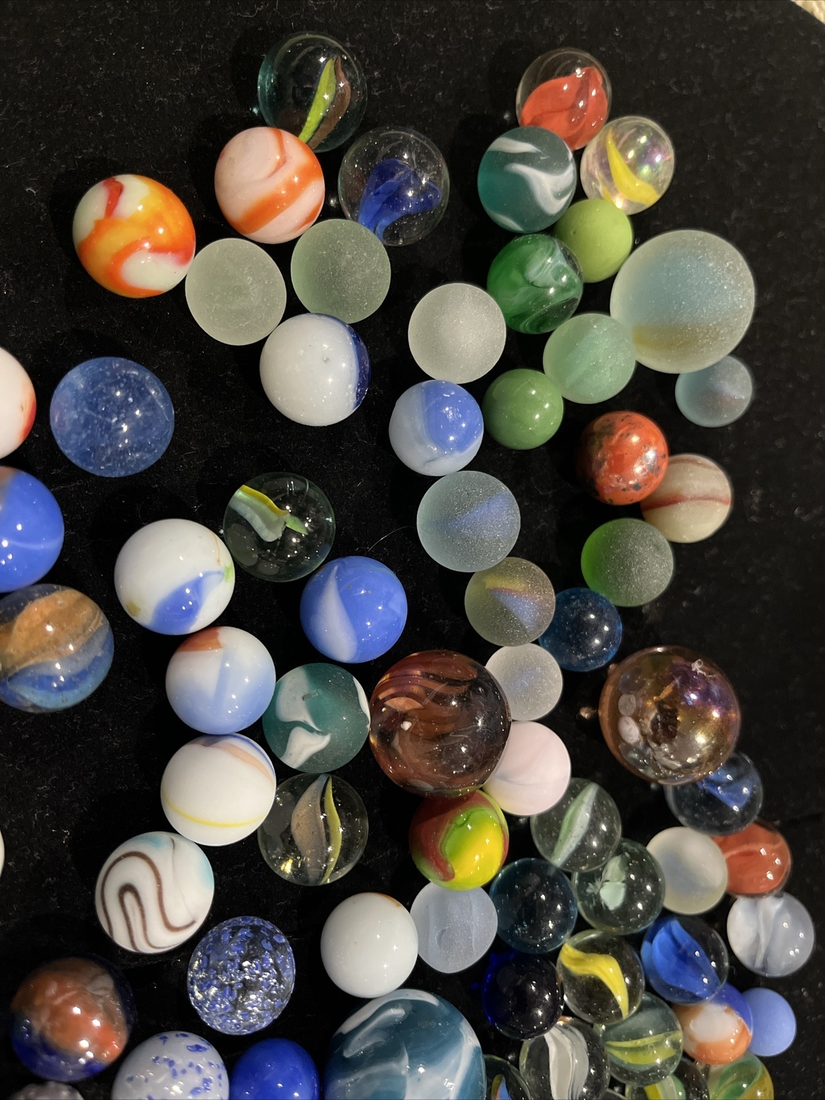 MARBLES: LOT OF OVER 100 MACHINE & VINTAGE MARBLES Bubbles