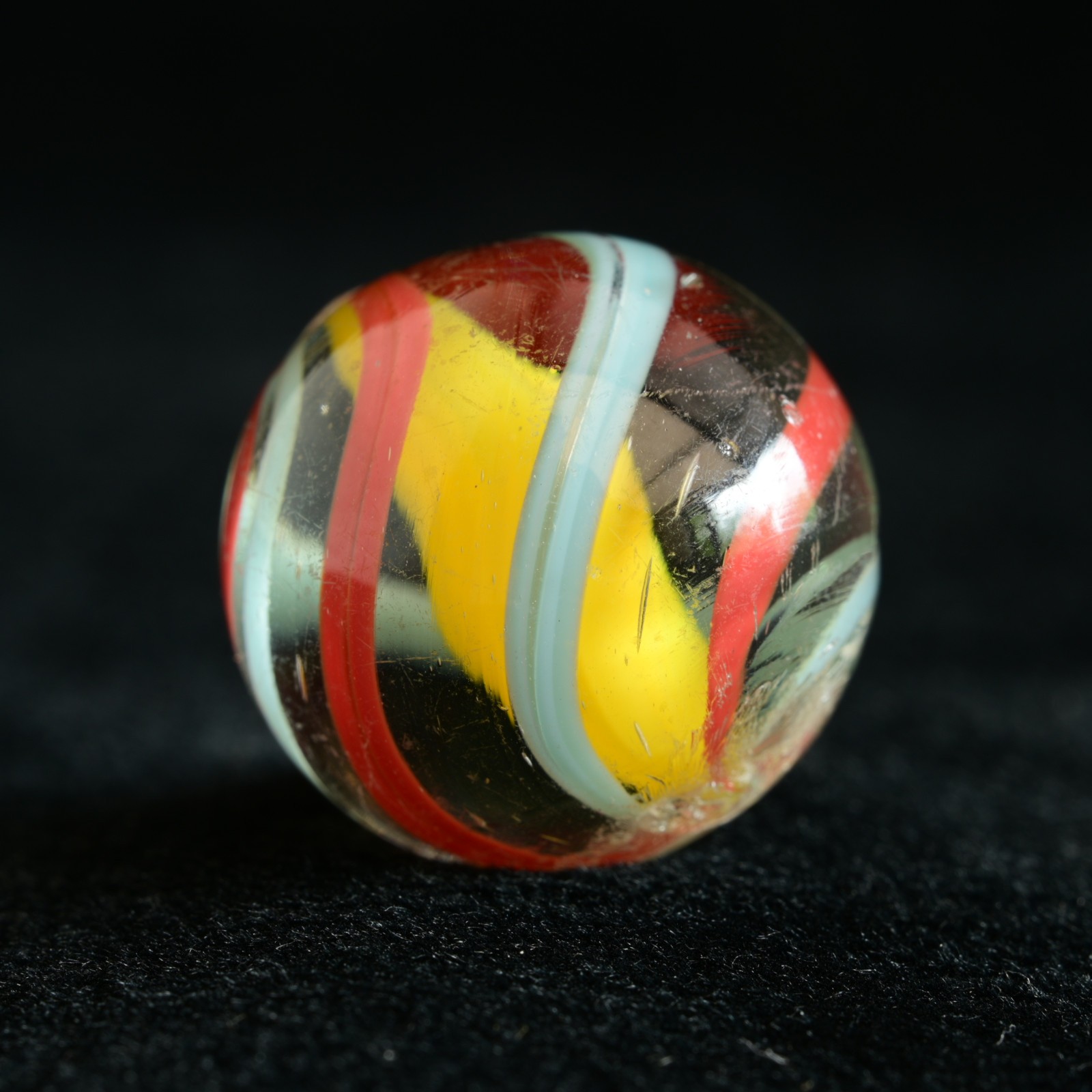 Solid Core German Handmade Antique Marble Zingy Lemon Contrast 17.4mm 21/32”