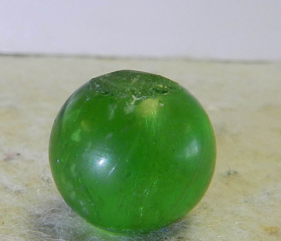 #12913m Vintage German Handmade Green Glass Mica Marble NM+ .59 Inches