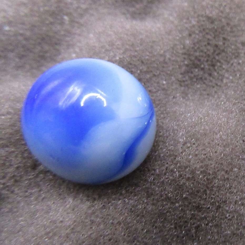 ANTIQUE PELTIER GLASS MARBLE. RAINBO BLUE 5/8″ UV Pre-1938