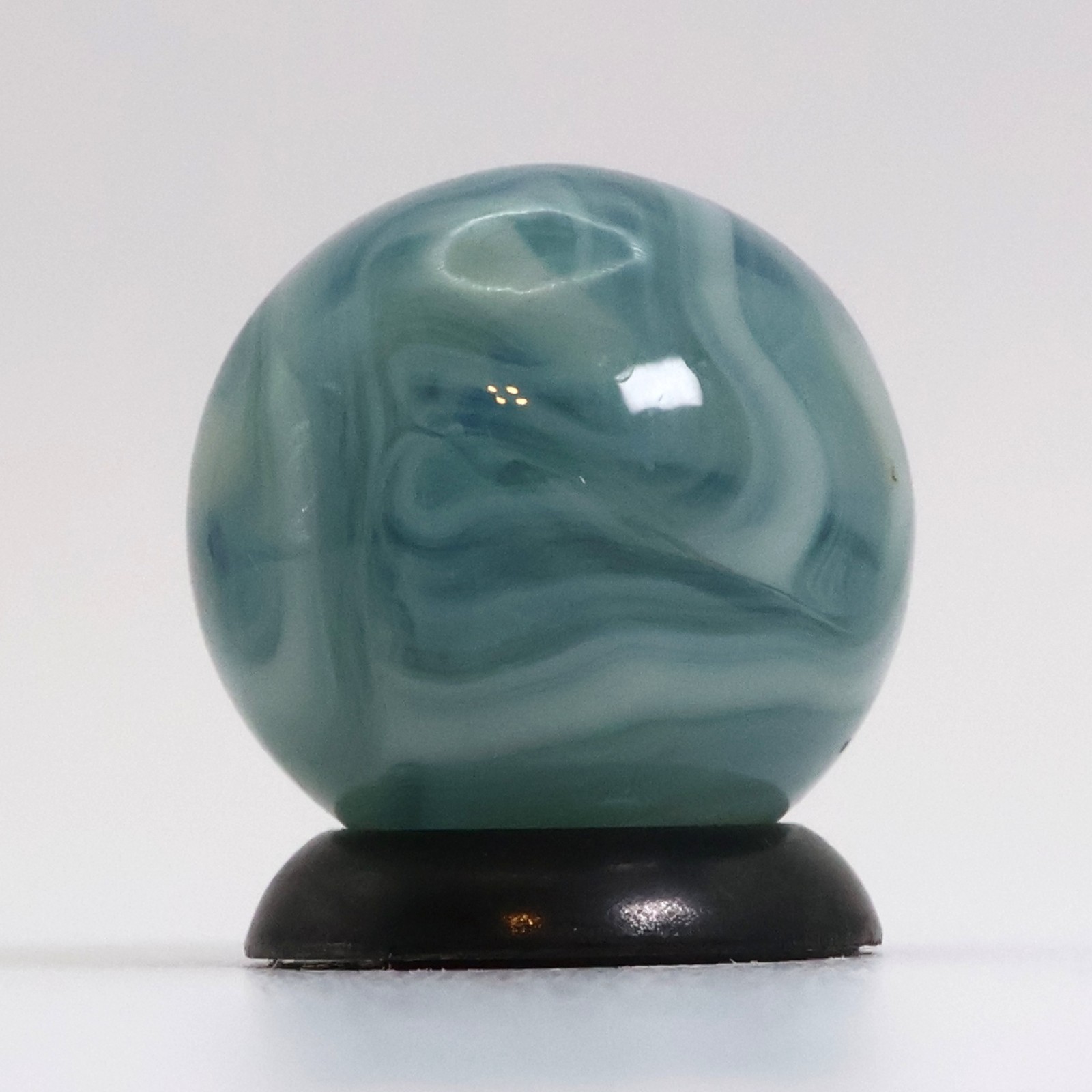 5/8″ Transparent Swirl Marble Clear Base with Blue & White Ribbons M-