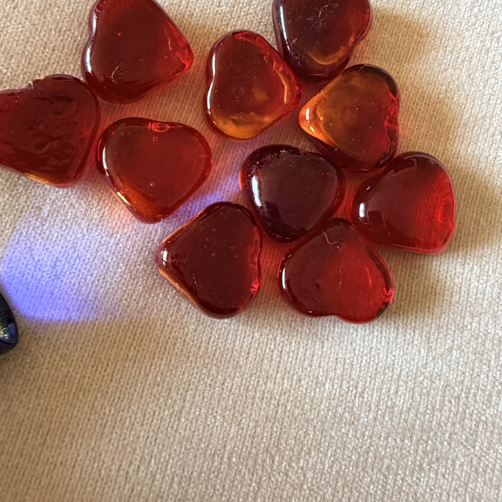 10 VINTAGE 1970’s DEEP RED GLASS HEARTS Amberina