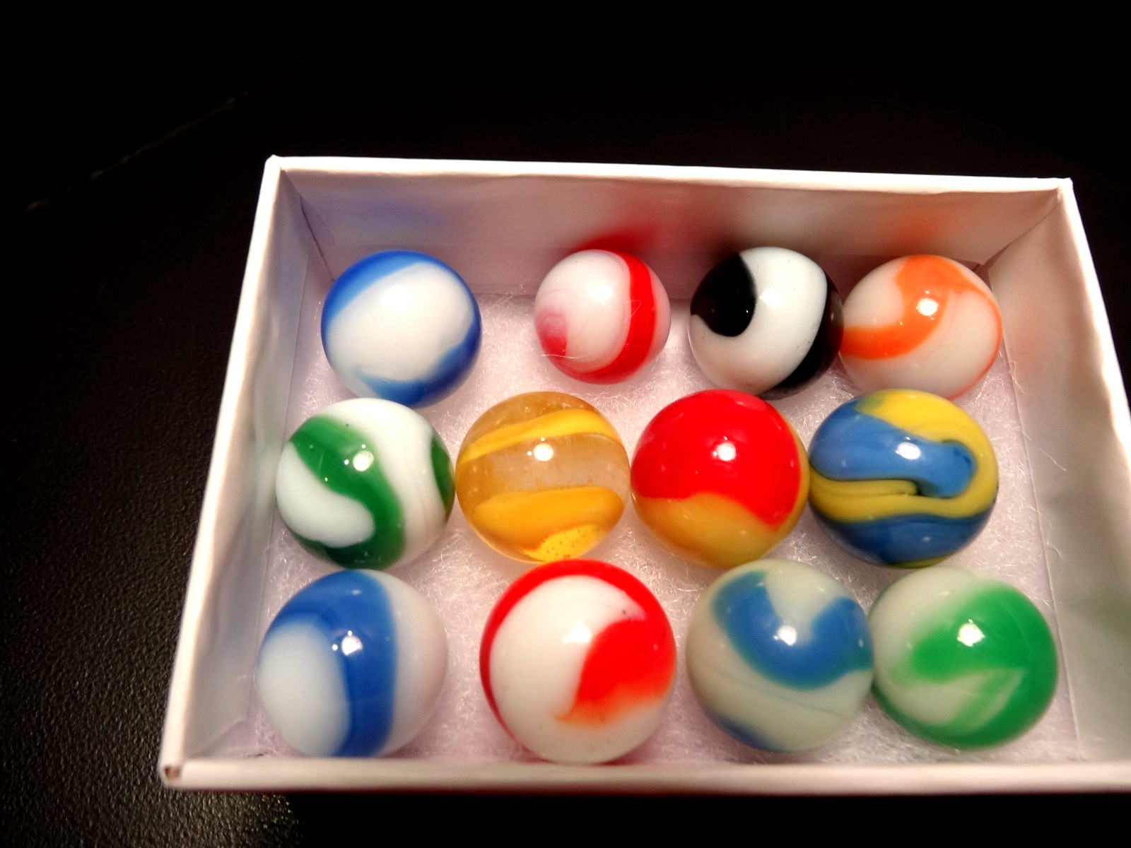 AKRO AGATE COLLECTION * 12 * Marbles Beautiful set GREAT COLORS Wet Mint