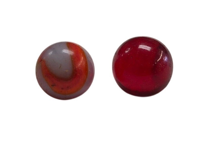 Vintage Glass Marbles – Red Single-Color & Swirl Pattern Collectibles
