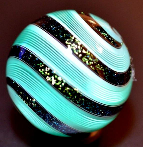 HOT HOUSE GLASS MARBLE/1.198″-SPEARMINT BANDED FINE LINER # 938-GREEN DICHROIC